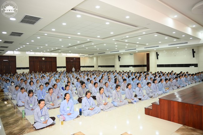 Dharma talk Educating today's young generation in the 102nd Seven-day Retreat