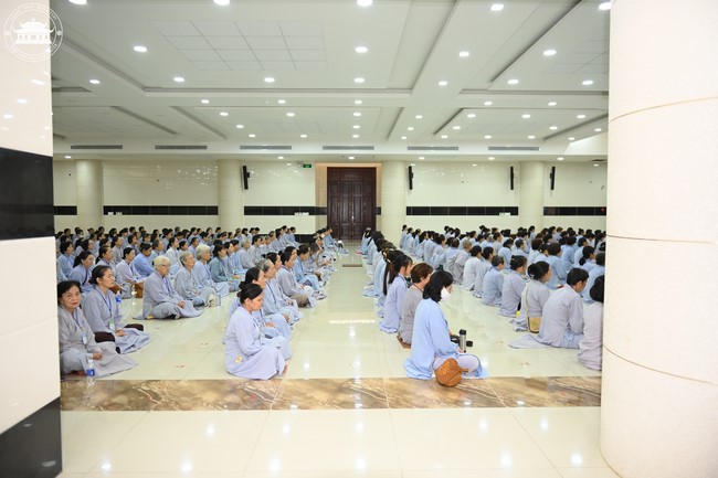 Dharma talk Educating today's young generation in the 102nd Seven-day Retreat