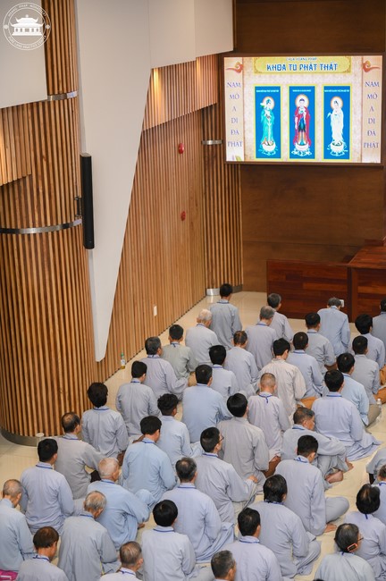 Dharma talk Educating today's young generation in the 102nd Seven-day Retreat