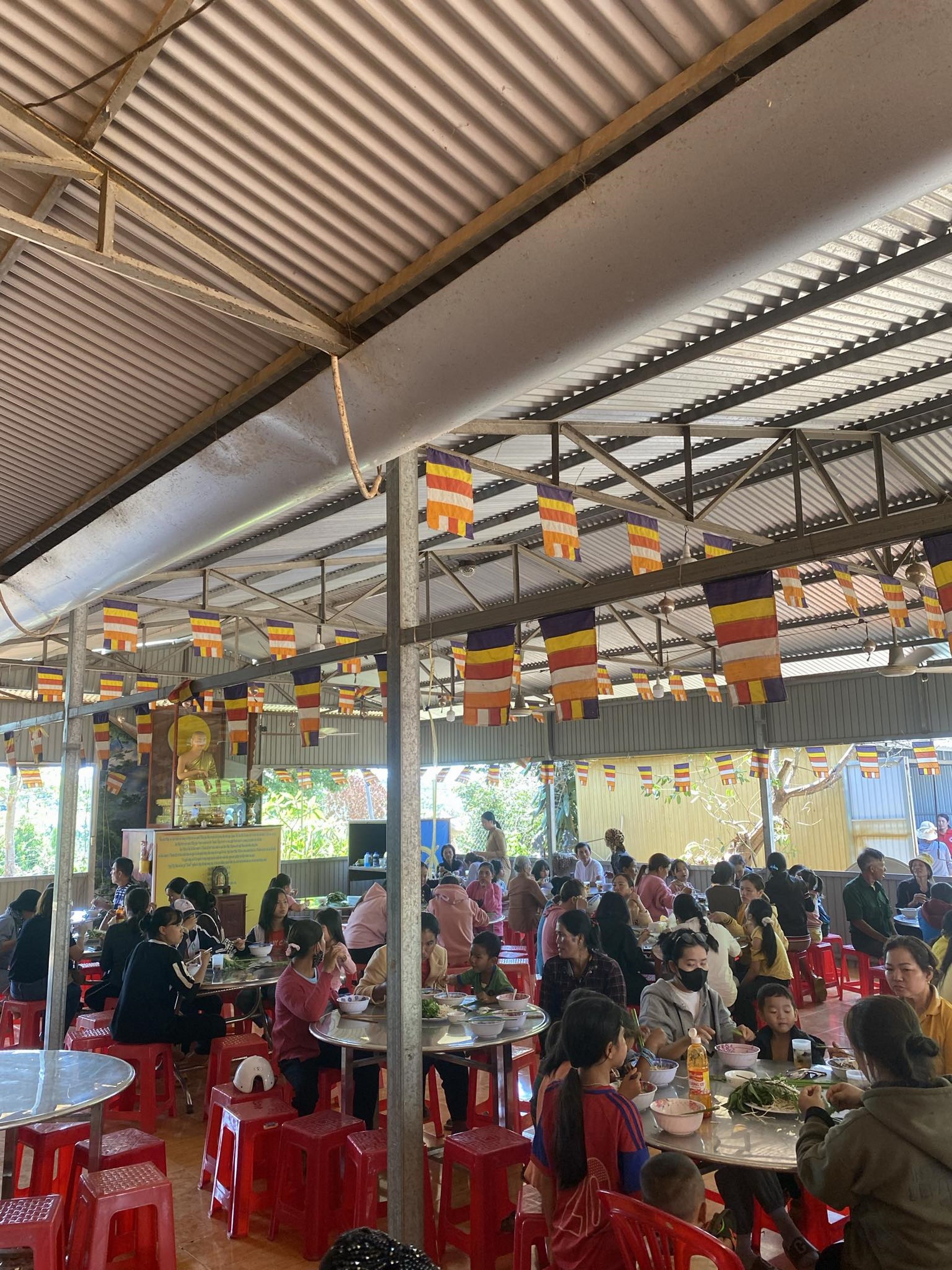 One-Day Peaceful Retreat and giving gifts to people in need of Lam Phat pagoda, Lam Dong