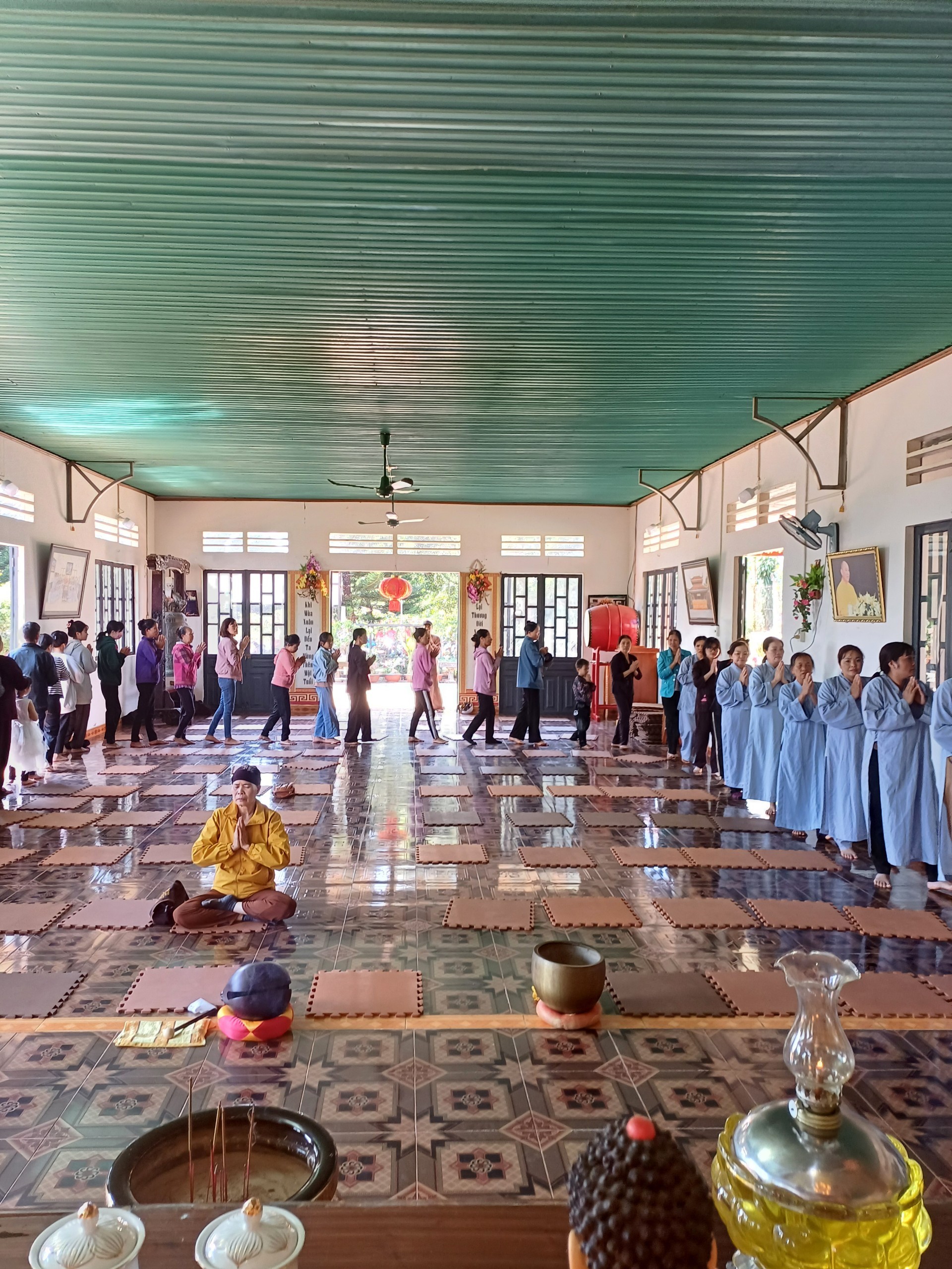 One-Day Peaceful Retreat and giving gifts to people in need of Lam Phat pagoda, Lam Dong