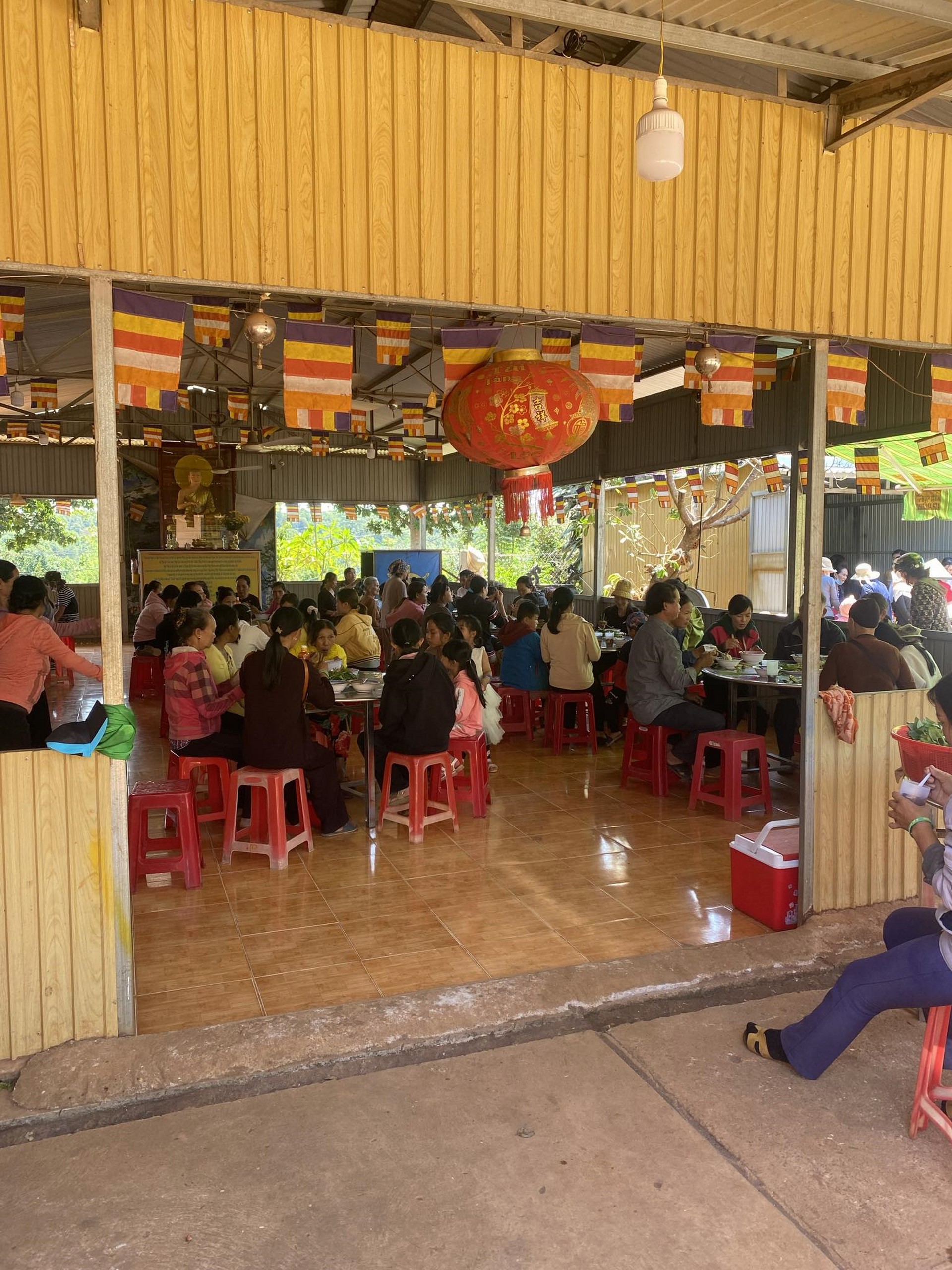 One-Day Peaceful Retreat and giving gifts to people in need of Lam Phat pagoda, Lam Dong