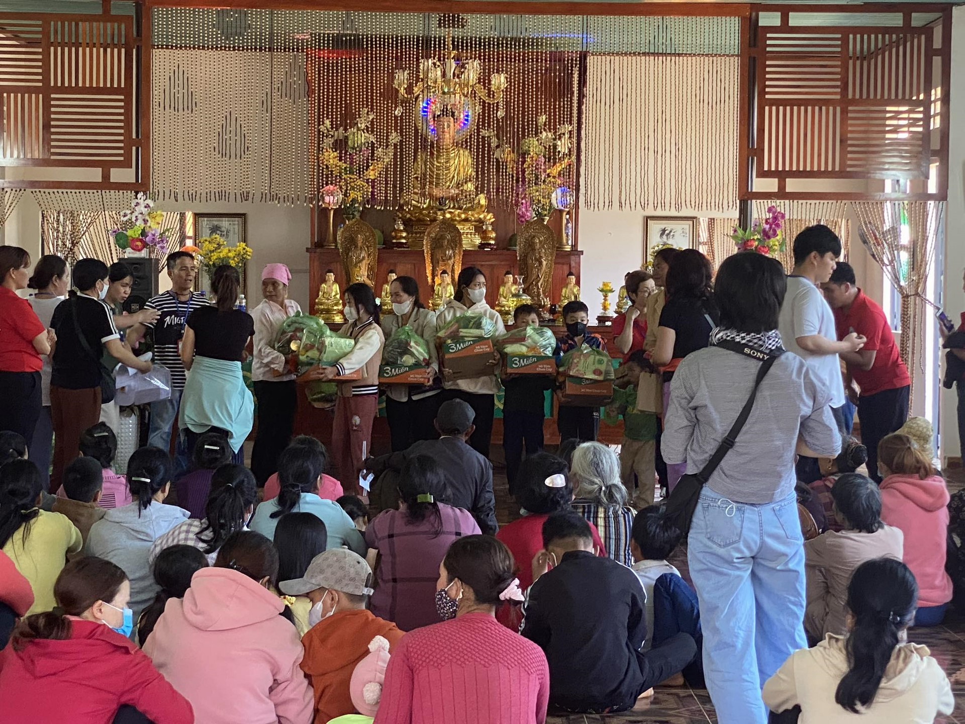 One-Day Peaceful Retreat and giving gifts to people in need of Lam Phat pagoda, Lam Dong