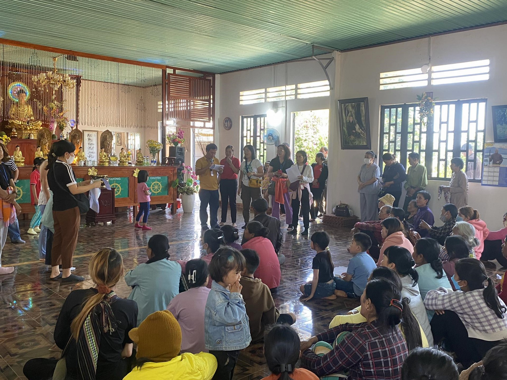 One-Day Peaceful Retreat and giving gifts to people in need of Lam Phat pagoda, Lam Dong