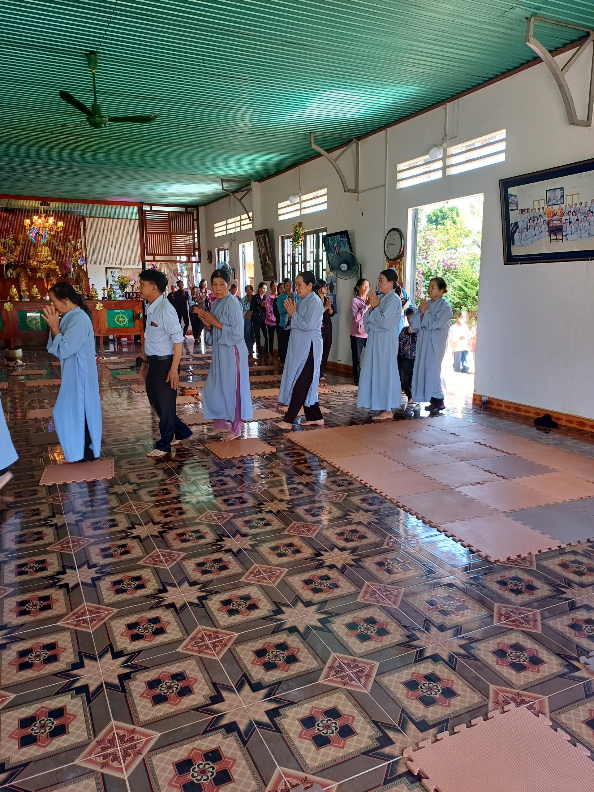 One-Day Peaceful Retreat and giving gifts to people in need of Lam Phat pagoda, Lam Dong