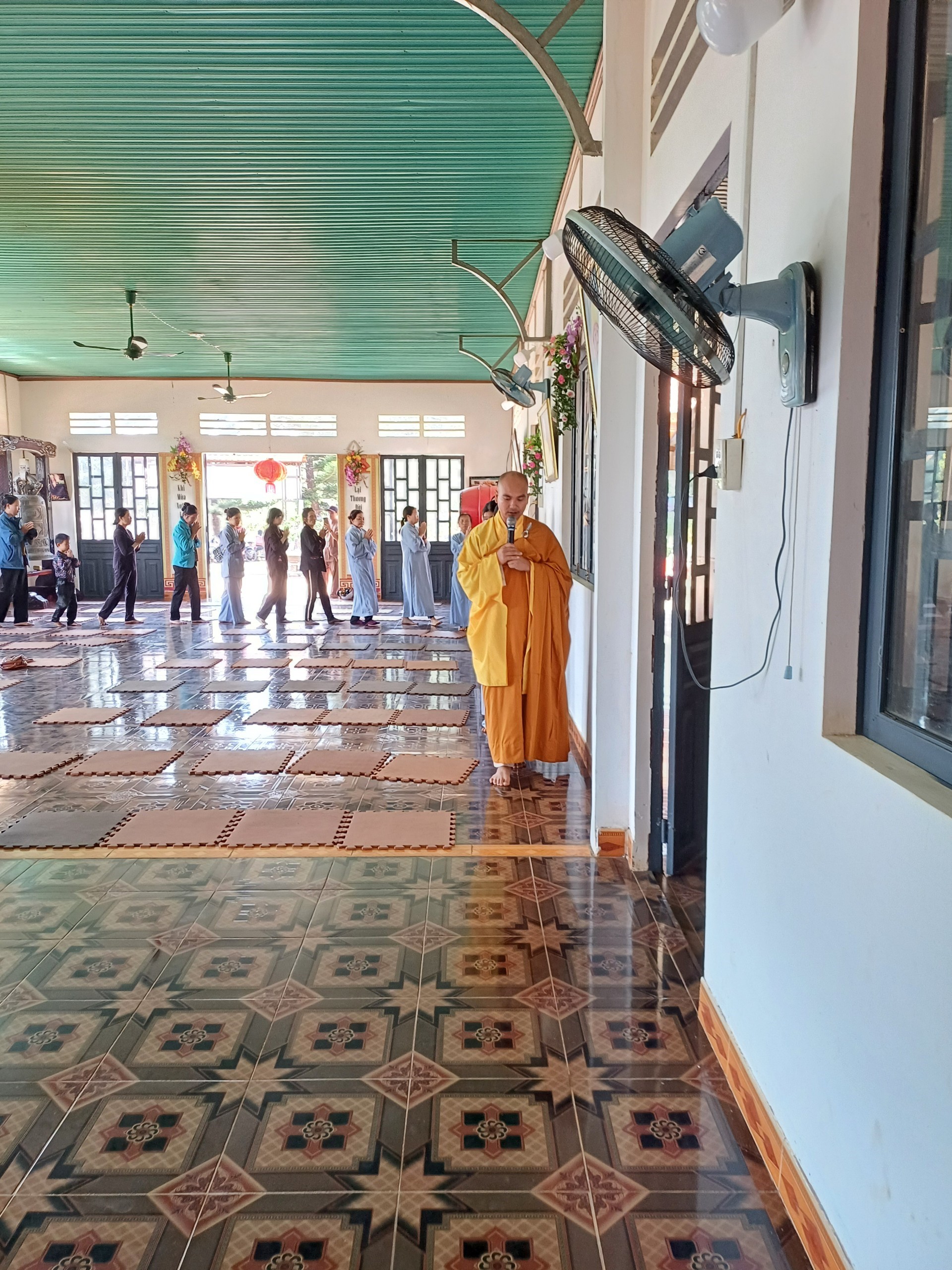 One-Day Peaceful Retreat and giving gifts to people in need of Lam Phat pagoda, Lam Dong