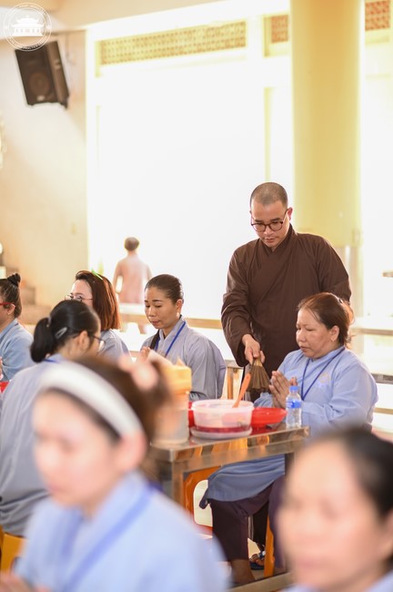 Dharma talk Cultivating the body or the mind? in the 102nd Seven-day Retreat