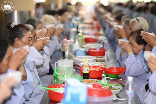 Dharma talk Cultivating the body or the mind? in the 102nd Seven-day Retreat