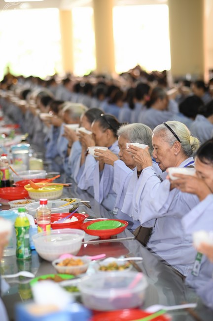 Dharma talk Cultivating the body or the mind? in the 102nd Seven-day Retreat