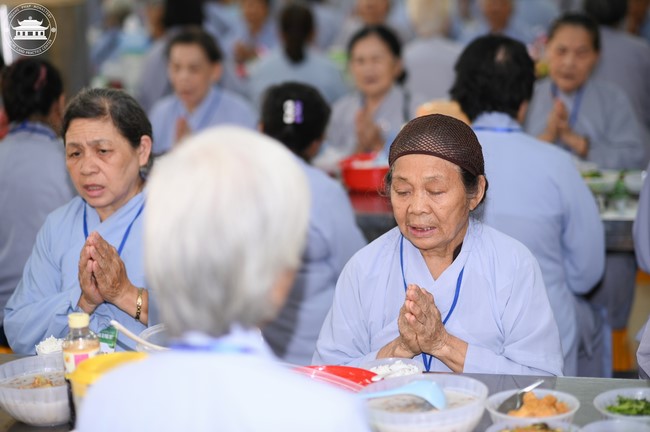 Dharma talk Cultivating the body or the mind? in the 102nd Seven-day Retreat