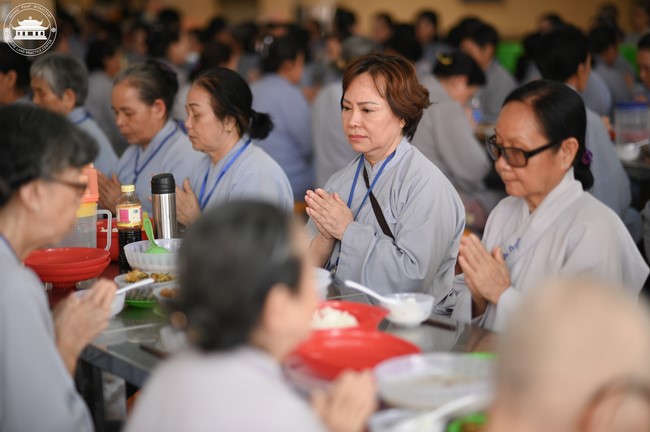 Dharma talk Cultivating the body or the mind? in the 102nd Seven-day Retreat