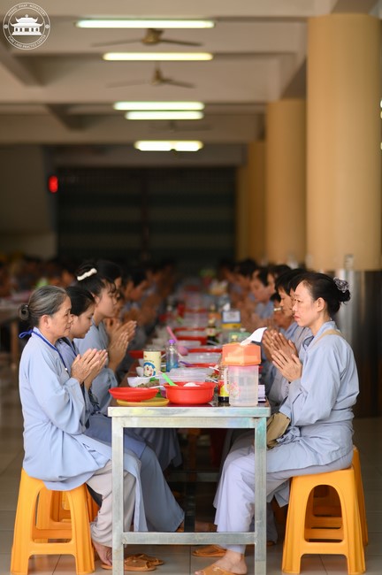 Dharma talk Cultivating the body or the mind? in the 102nd Seven-day Retreat