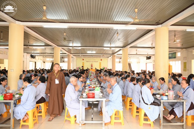 Dharma talk Cultivating the body or the mind? in the 102nd Seven-day Retreat