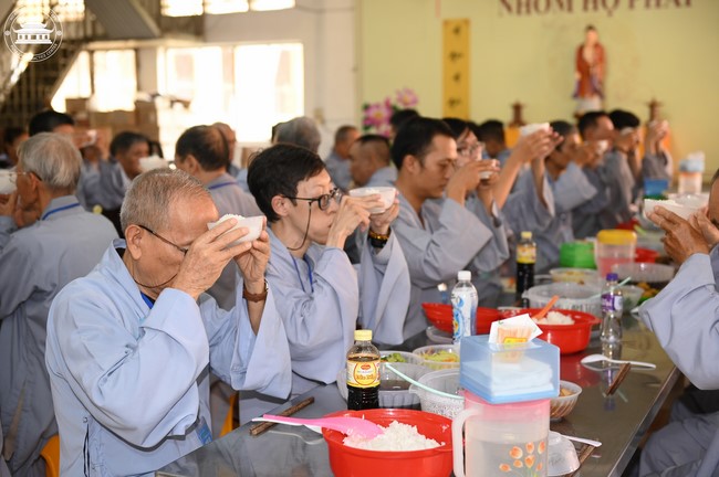 Dharma talk Cultivating the body or the mind? in the 102nd Seven-day Retreat