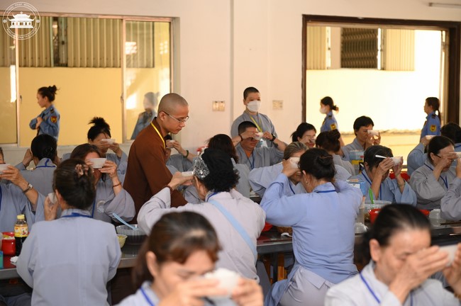 Dharma talk Cultivating the body or the mind? in the 102nd Seven-day Retreat