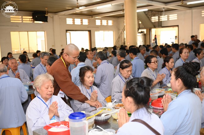 Dharma talk Cultivating the body or the mind? in the 102nd Seven-day Retreat