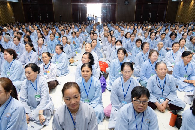 Dharma talk Cultivating the body or the mind? in the 102nd Seven-day Retreat