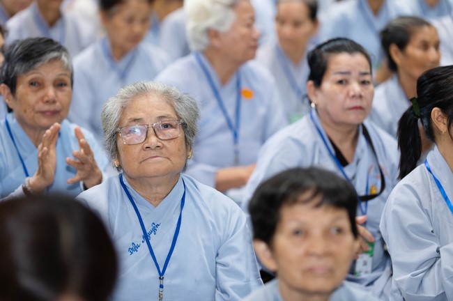 Dharma talk Cultivating the body or the mind? in the 102nd Seven-day Retreat