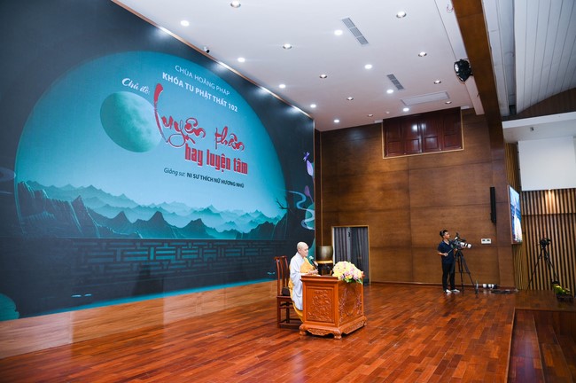 Dharma talk Cultivating the body or the mind? in the 102nd Seven-day Retreat