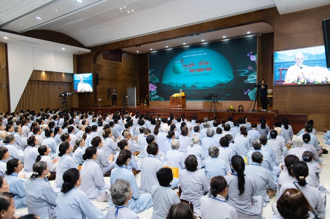 Dharma talk Cultivating the body or the mind? in the 102nd Seven-day Retreat