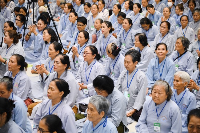 Dharma talk Cultivating the body or the mind? in the 102nd Seven-day Retreat