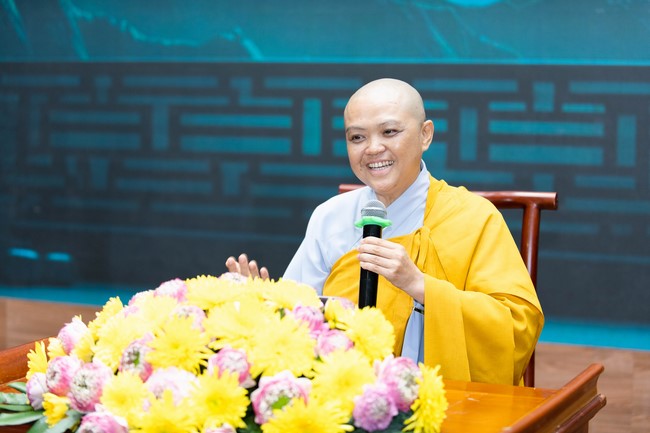 Dharma talk Cultivating the body or the mind? in the 102nd Seven-day Retreat