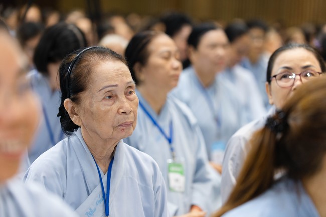 Dharma talk Cultivating the body or the mind? in the 102nd Seven-day Retreat