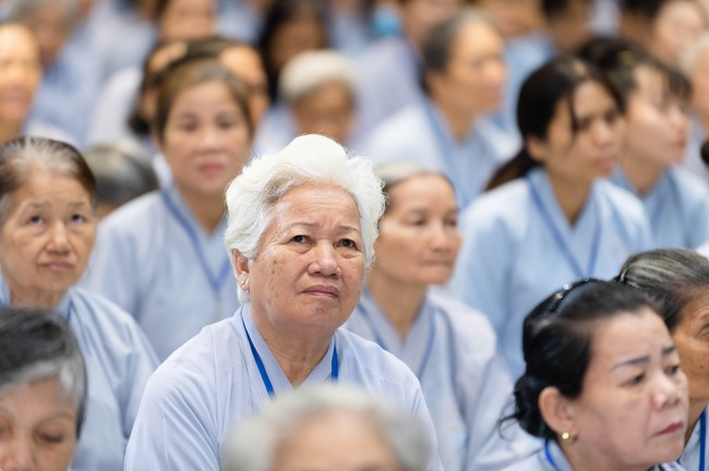 Dharma talk Cultivating the body or the mind? in the 102nd Seven-day Retreat