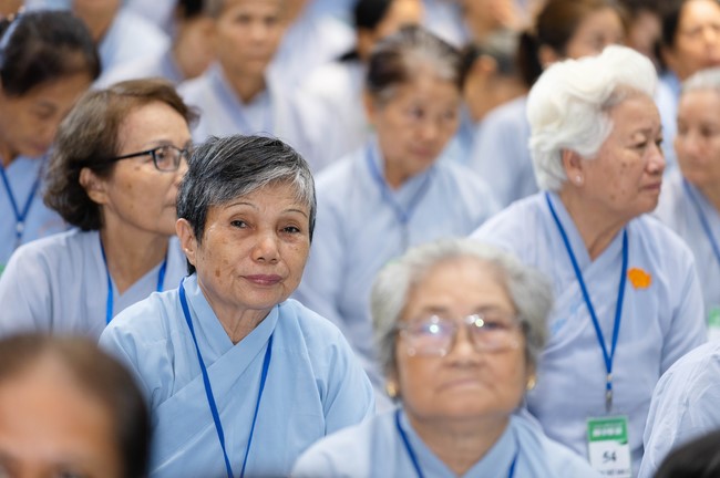 Dharma talk Cultivating the body or the mind? in the 102nd Seven-day Retreat