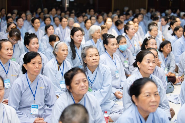 Dharma talk Cultivating the body or the mind? in the 102nd Seven-day Retreat