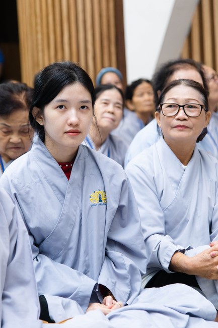 Dharma talk Cultivating the body or the mind? in the 102nd Seven-day Retreat