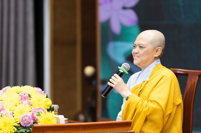 Dharma talk Cultivating the body or the mind? in the 102nd Seven-day Retreat