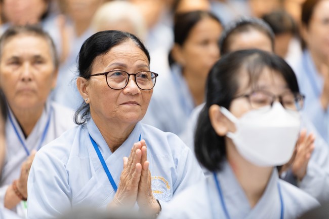 Dharma talk Cultivating the body or the mind? in the 102nd Seven-day Retreat