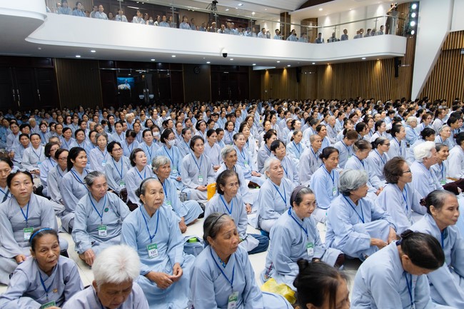 Dharma talk Cultivating the body or the mind? in the 102nd Seven-day Retreat