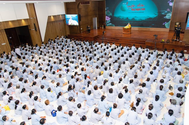 Dharma talk Cultivating the body or the mind? in the 102nd Seven-day Retreat