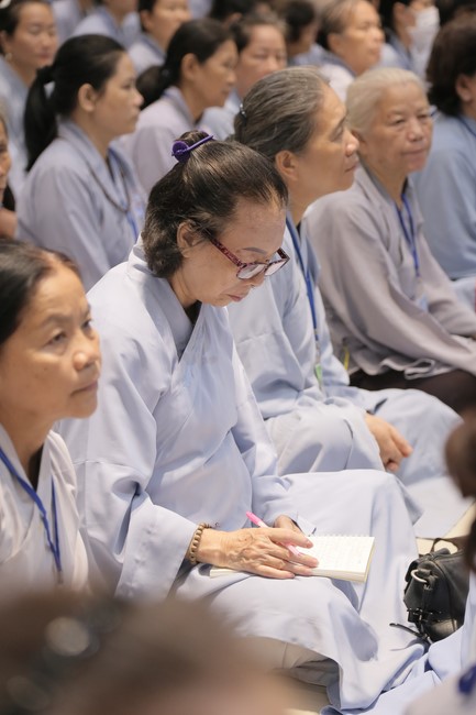 Dharma talk Cultivating the body or the mind? in the 102nd Seven-day Retreat