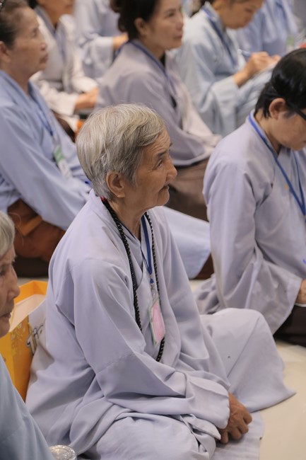 Dharma talk Cultivating the body or the mind? in the 102nd Seven-day Retreat
