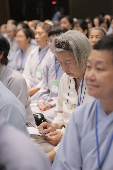 Dharma talk Cultivating the body or the mind? in the 102nd Seven-day Retreat