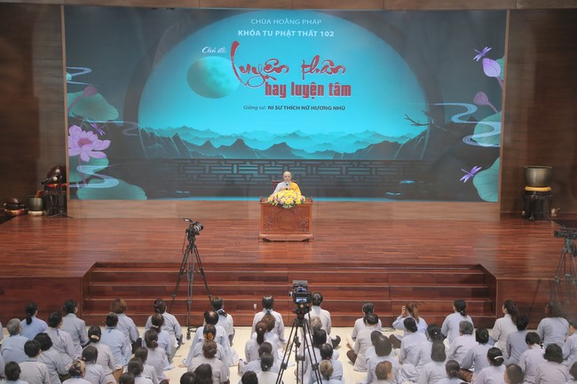 Dharma talk Cultivating the body or the mind? in the 102nd Seven-day Retreat