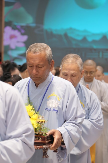 Dharma talk Cultivating the body or the mind? in the 102nd Seven-day Retreat