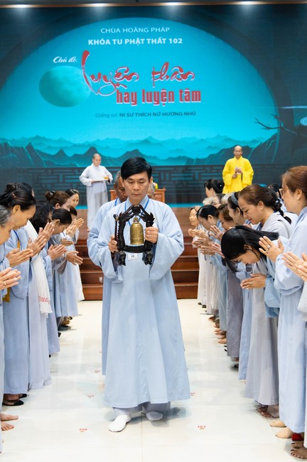 Dharma talk Cultivating the body or the mind? in the 102nd Seven-day Retreat