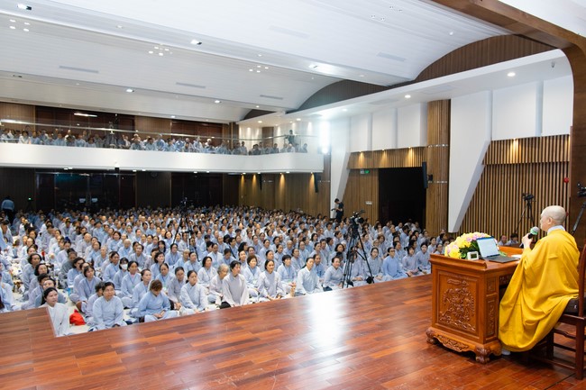 Dharma talk Cultivating the body or the mind? in the 102nd Seven-day Retreat