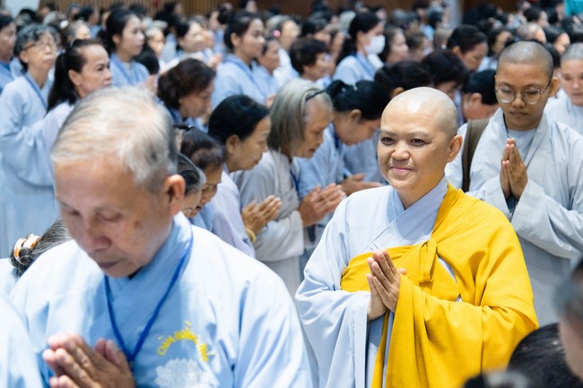 Dharma talk Cultivating the body or the mind? in the 102nd Seven-day Retreat