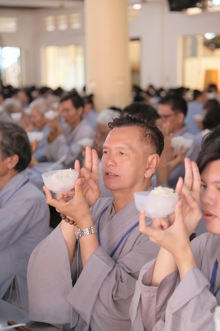 Dharma talk Cultivating the body or the mind? in the 102nd Seven-day Retreat
