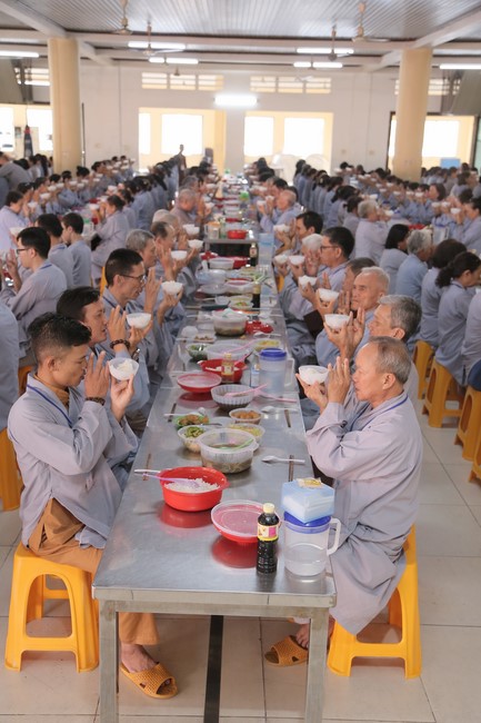 Dharma talk Cultivating the body or the mind? in the 102nd Seven-day Retreat