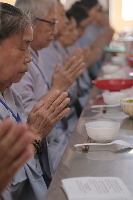 Dharma talk Cultivating the body or the mind? in the 102nd Seven-day Retreat