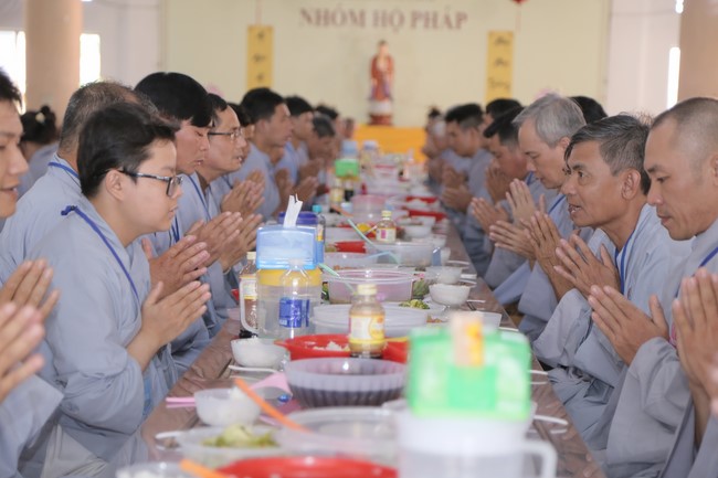 Dharma talk Cultivating the body or the mind? in the 102nd Seven-day Retreat