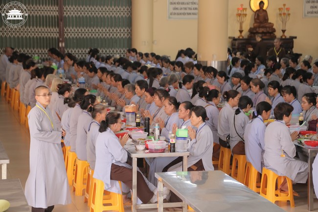 Dharma talk Cultivating the body or the mind? in the 102nd Seven-day Retreat