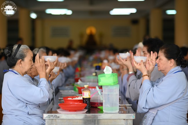 Dharma talk Cultivating the body or the mind? in the 102nd Seven-day Retreat