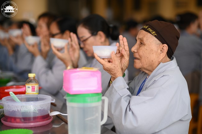 Dharma talk Cultivating the body or the mind? in the 102nd Seven-day Retreat